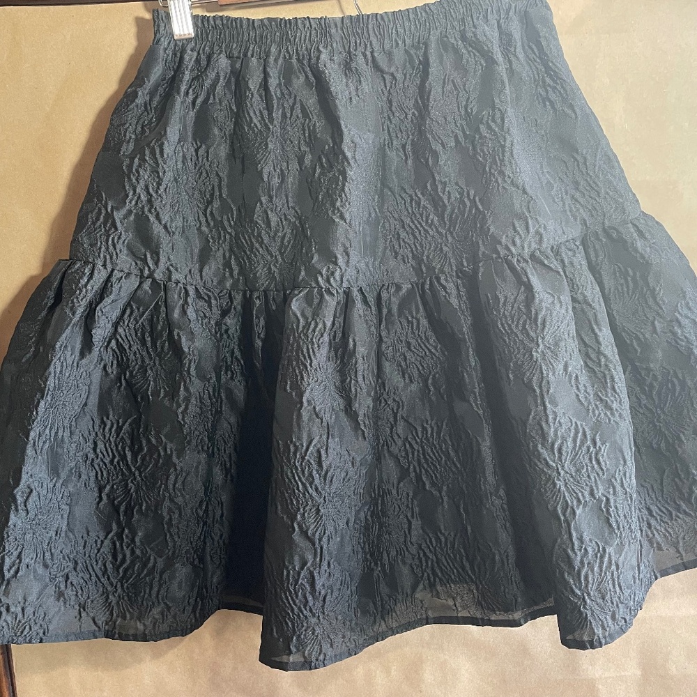 Black ruffle skirt size 6/medium Bardot ruffle, elastic waistband